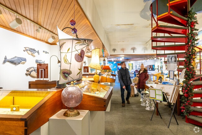 The N W Barrett Gallery is an established art gallery in the heart of downtown Portsmouth.