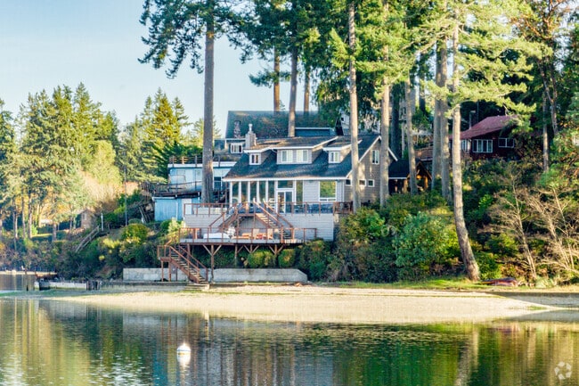 Residents in Key Center can find custom multi-level bayside homes.