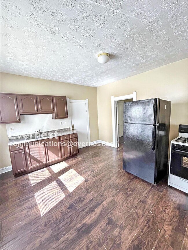 1100 E 74th St unit 1, Cleveland, OH 44103 - photo 3