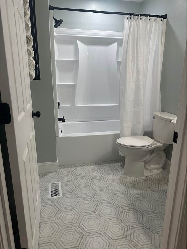 3940 Halehaven Dr, Paducah, KY 42001 - photo 3