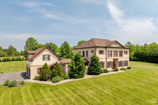 This Kingwood estate is all about grandeur and privacy, with lush lawns, elegant details, and space to live beautifully inside and out.