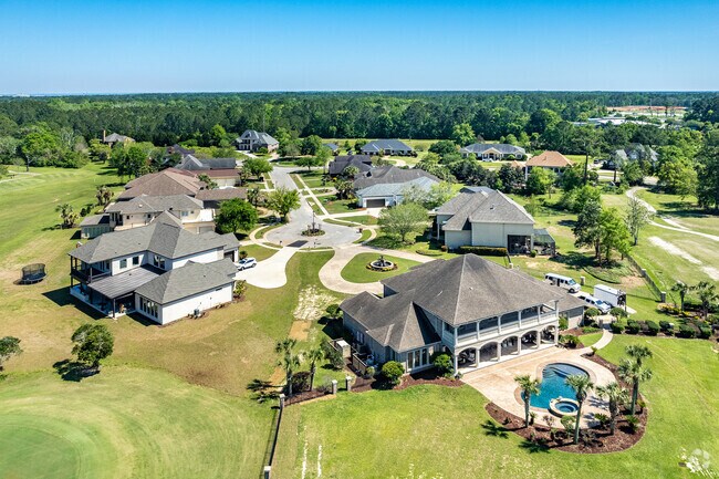 There are large homes are on Heron Lakes Golf Course in Spring Valley, Alabama.
