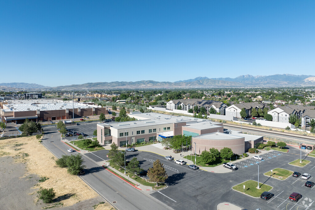 Valley High School is located in the South Jordan neighborhood.