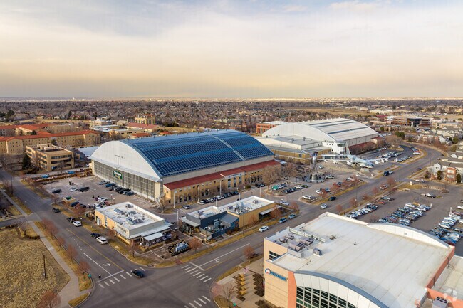 Sunny Vale has great proximity to Lowry and it's famous Hangar district.