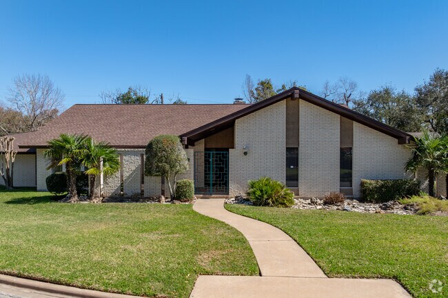 Traditional style midcentury homes in Bay City offer lots of charm.