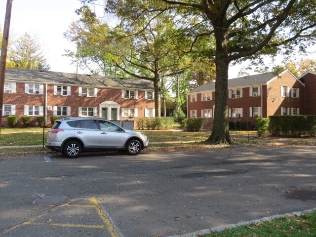 6A Carolyn Terrace unit 6a Carolyn Terrace, Roselle, NJ 07203 - photo 4