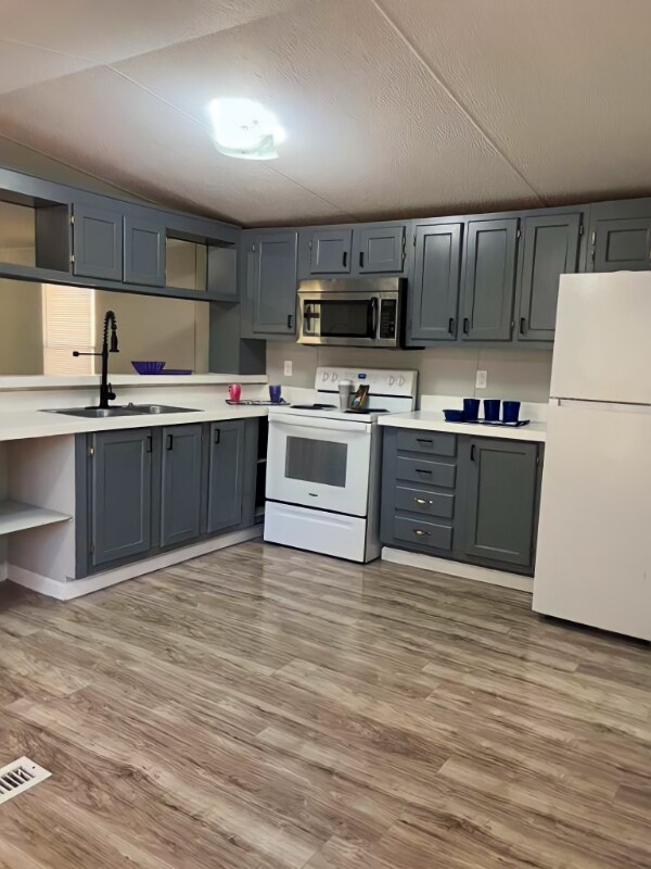 777 E Yerby St, Marshall, MO 65340