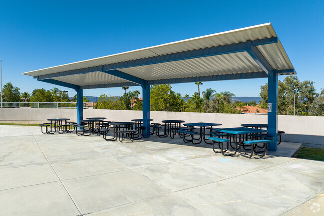Nicolas Valley Elementary School students can enjoy a picnic in Winchester-Silverhawk.
