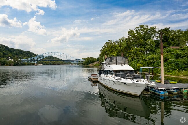 Take your boat out on the river and enjoy a view of Elizabeth from the water.