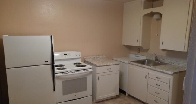 632 N 5th E St, Mountain Home, ID 83647 - photo 5