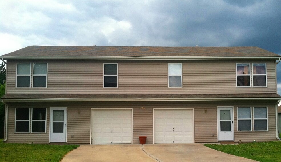 816 NE Westwind Ln, Lees Summit, MO 64086 - photo 1