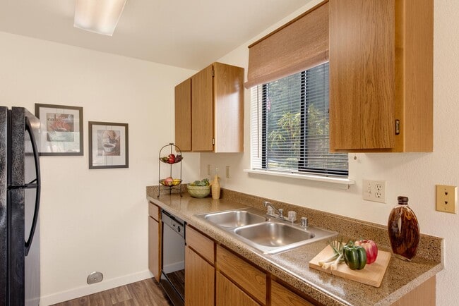 Mariners Glen Apartment Homes, Port Orchard, WA 98366 - photo 5