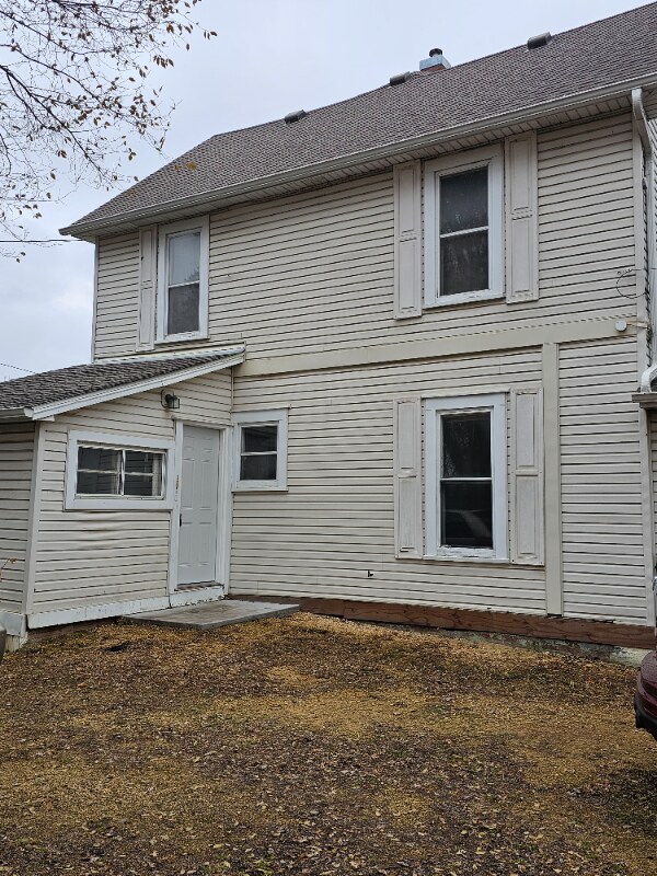 107 S Hawley St, Mankato, MN 56001 - photo 2