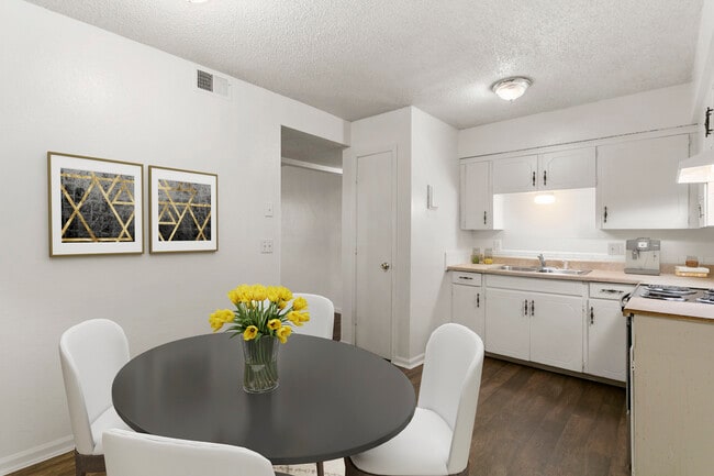 Maple Manor Apartments, Independence, MO 64050 - photo 3