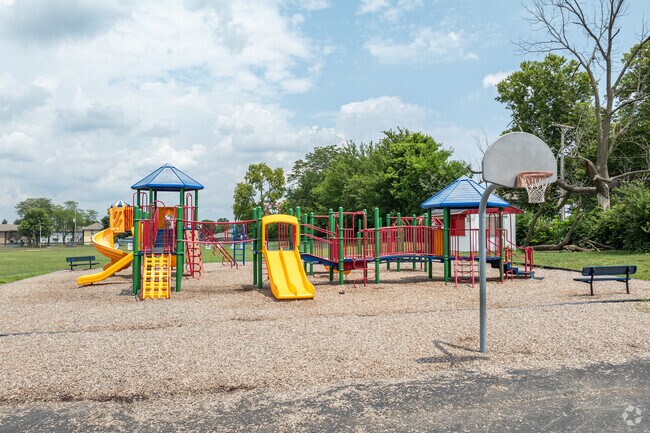 Beverly Gardens Elementary School has approximately 395 students.