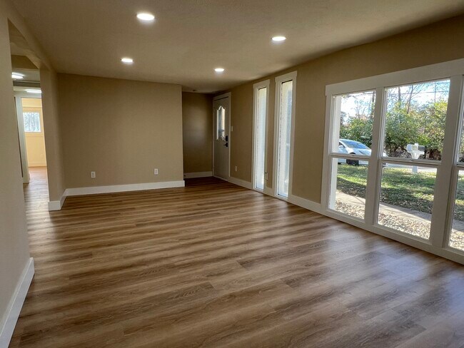 3367 Parnell Dr, Akron, OH 44319 - photo 2