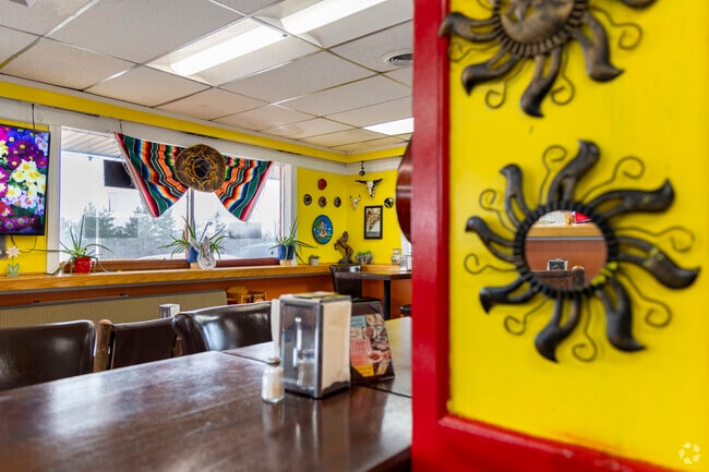 Merrill Algonquin Hills residents love the bright colors of Bella Vista Mexican Restaurant.