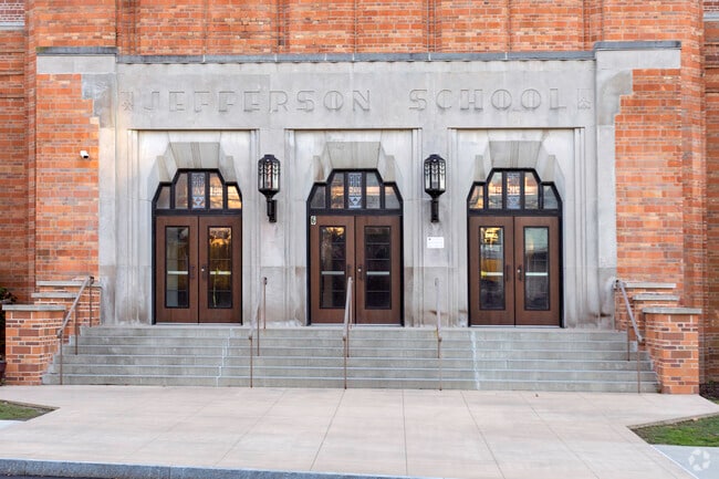 Jefferson Elementary School is an above average, public school located in New Rochelle, NY.