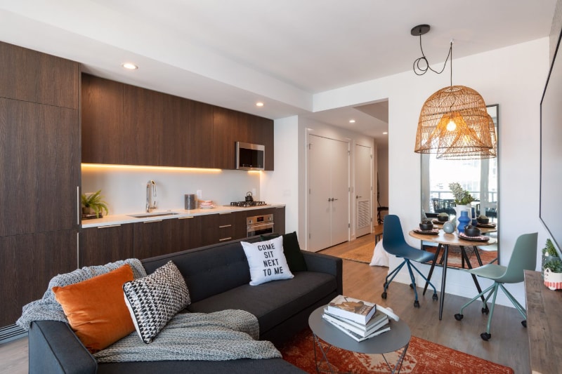 102 W Hill St, Chicago, IL 60610 - photo 1