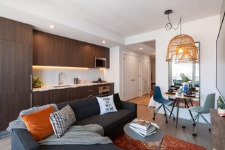 102 W Hill St, Chicago, IL 60610