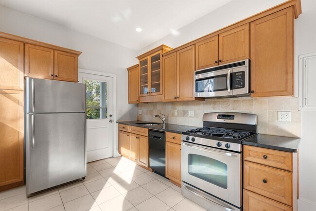 4 Trowbridge Place unit 8, Cambridge, MA 02138 - photo 5