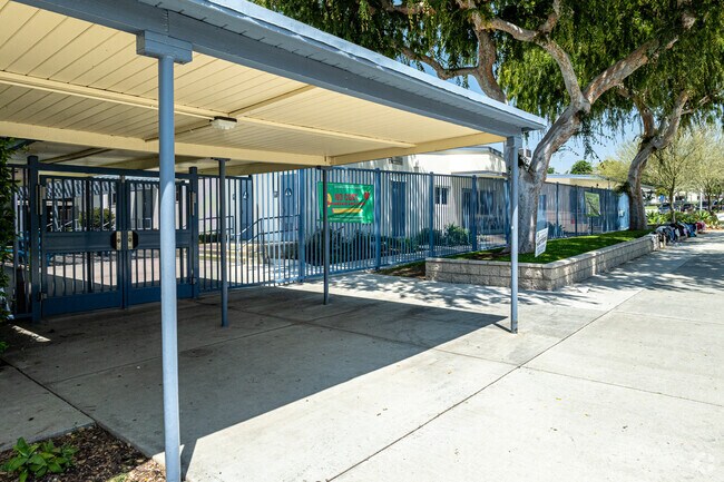 The front entrance to Walnut Elementary School in La Habra.