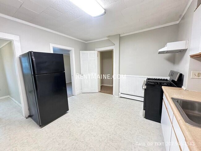 101 Sanford St unit A, Bangor, ME 04401 - photo 4