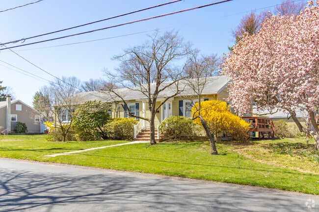 Ranch-style homes are scattered throughout Northvale, New Jersey.