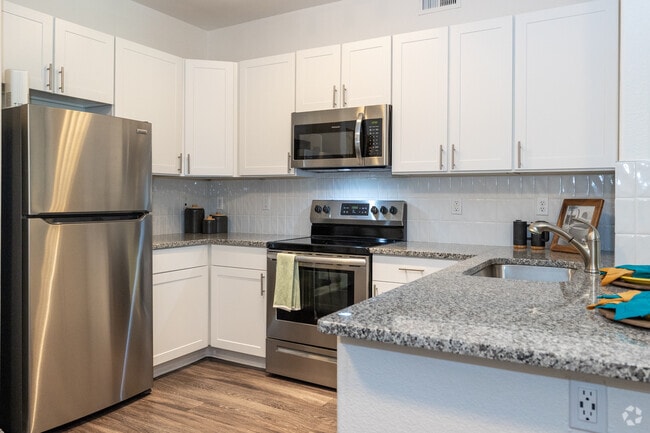 1BR, 1BA - 858SF - Kitchen