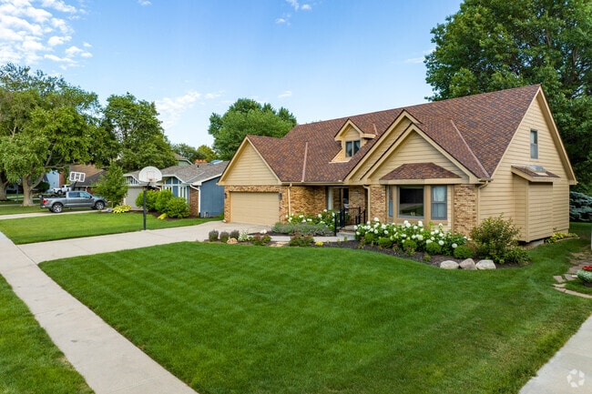 Many homes in the Leawood Southwest have beautiful lawns and landscaping.