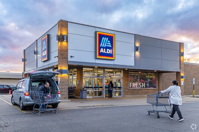 Lake County Gardens families can grocery shop at chain stores like Aldi.