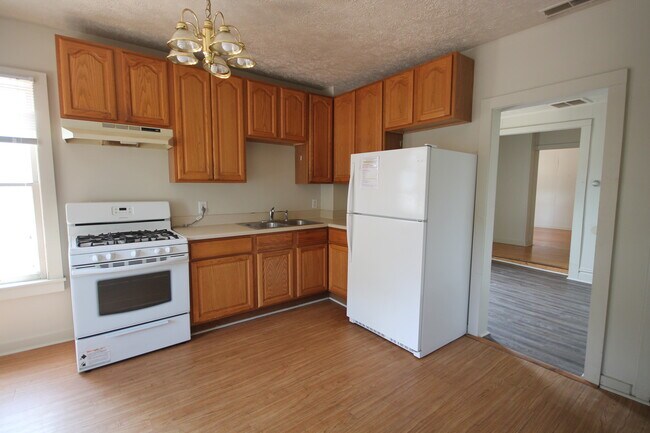 832 W Walnut St, Kalamazoo, MI 49007 - photo 4