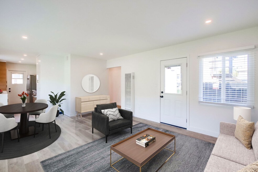 The Leland – Luxury Interiors. Coastal Energy. Fully Pet-Friendly Living in La Jolla., La Jolla, CA 92037 - photo 1