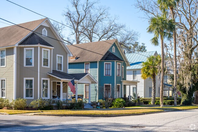 Step into history with the beautiful fook Victorian architecture of Brunswick