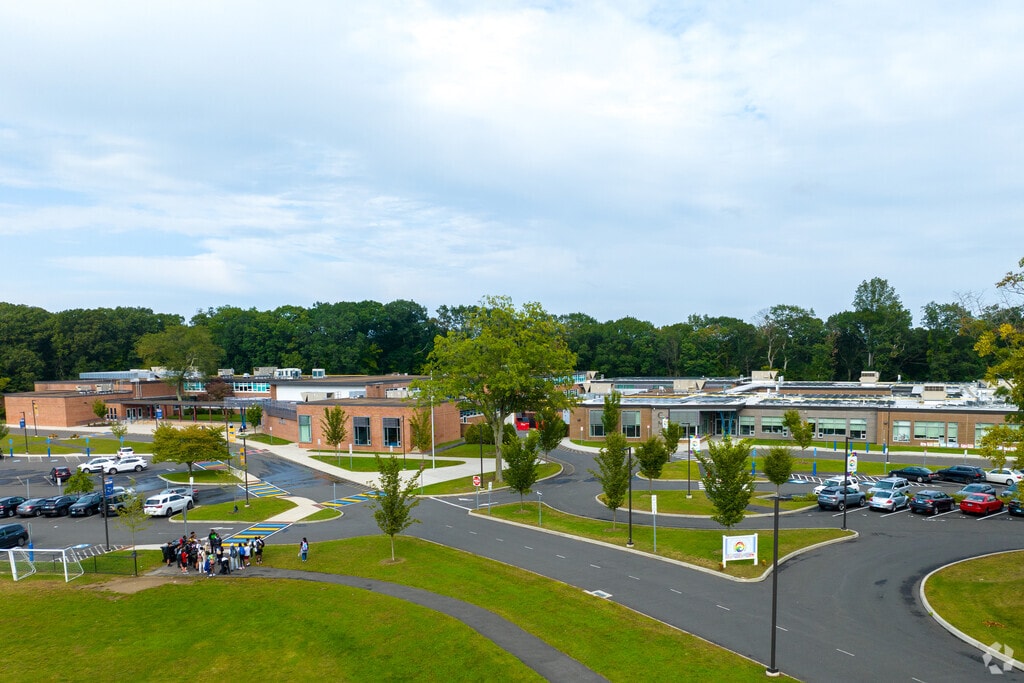 Concord Magnet School further excels your child's mind in West Norwalk.
