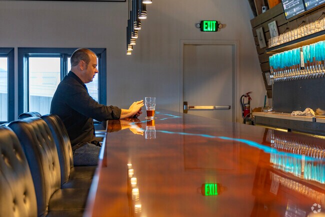 The Hop Lounge is a great place to have a drink and eat delicious chicken in King Arthur Park.