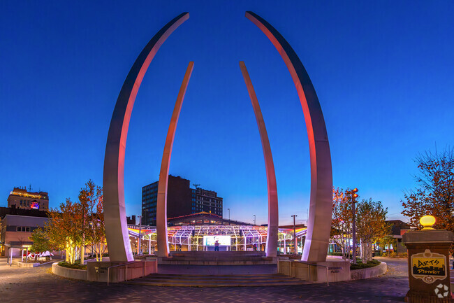 The rotunda of the original Hall of Fame building inspired the 65’ tall Rotunda Spires.