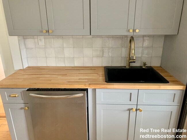 41 Elmore St unit 3, Roxbury, MA 02119 - photo 5