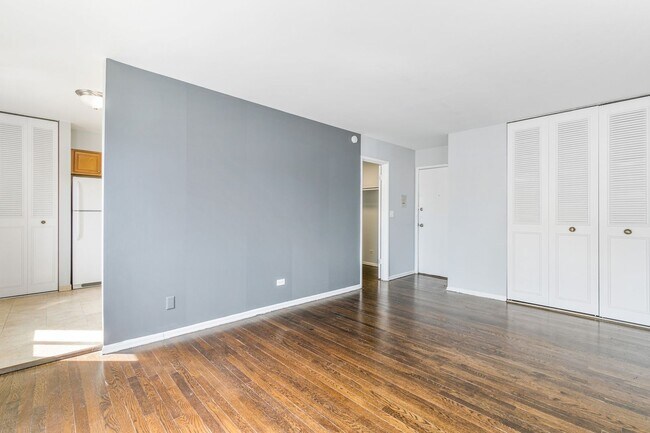 6021 N Winthrop Ave unit 405, Chicago, IL 60660 - photo 4