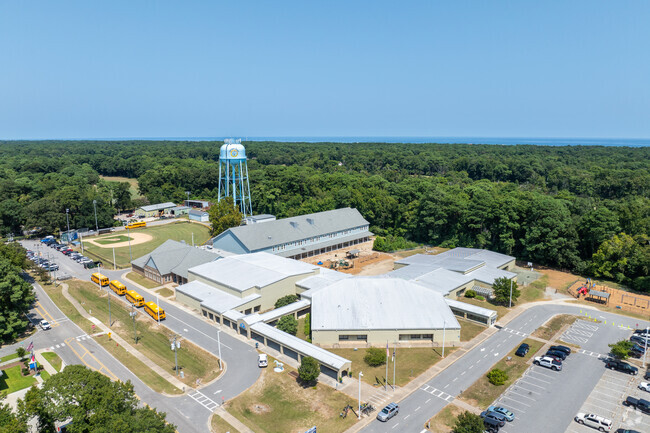 Kitty Hawk Elementary School sports a student to teacher ratio of 12 to 1.