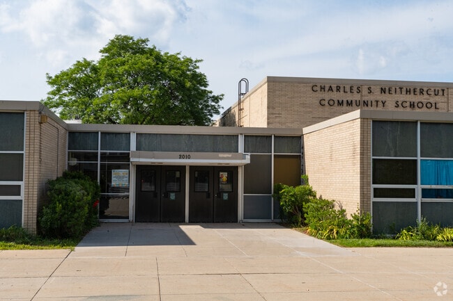 Neithercut Elementary School front entrance in South Flint/Grand Blanc.