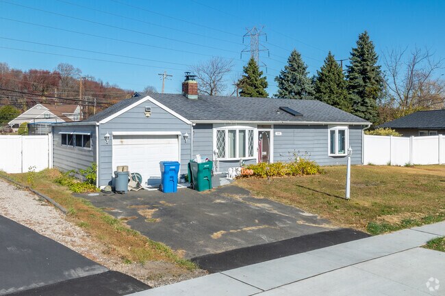 Ranch homes are a common style of house found in Goldenridge.