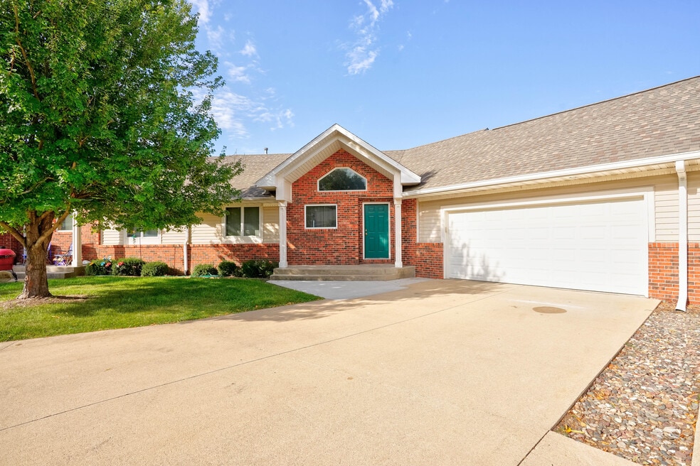 10 Redtail Ct, Coralville, IA 52241 - photo 1