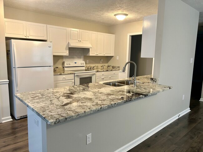 1130 Alexwood Dr, Hope Mills, NC 28348 - photo 5