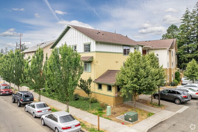 D STREET APARTMENTS - PORTLAND, OR
