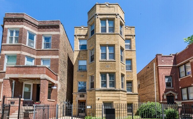 4215 N Francisco Ave unit 2, Chicago, IL 60618 - photo 2