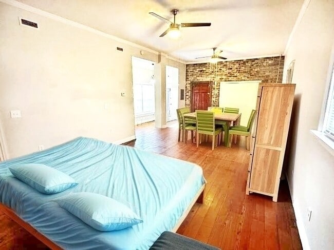 201 Spring St, Charleston, SC 29403 - photo 2