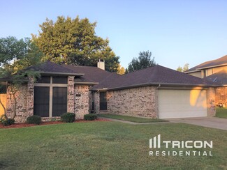 807 Crest Meadow Ln, Mesquite, TX 75181