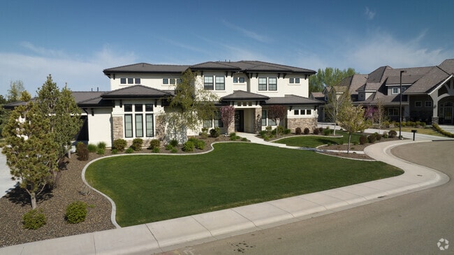 Spurwing in Northwest Meridian offers luxury homes right on the golf course.