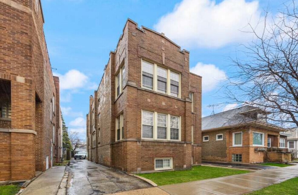 4921 W Addison St #1, Chicago, IL 60641